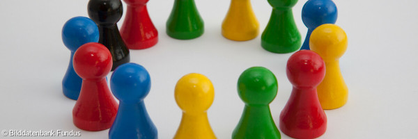 Spielfiguren zur Darstellung einer Szene